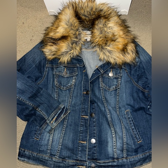 TORRID size 3  18/20 denim jacket w/ removable fur - Picture 2 of 6